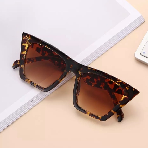 Accessories - Leopard Oversized Cat Eye Sunglasses